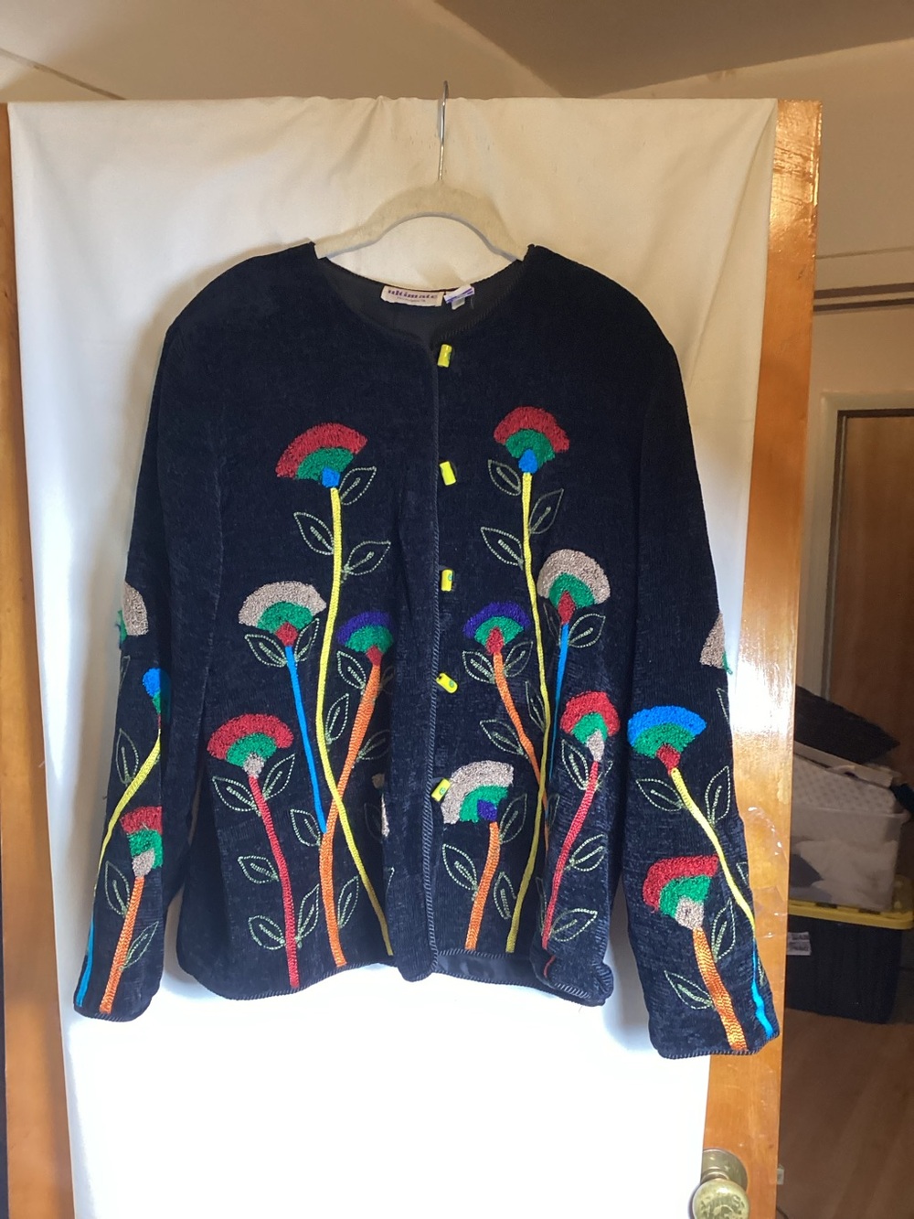 Ultimate PA embroidered floral pattern with tiny toggle button SZ M wearable art